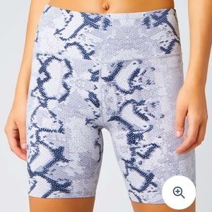 New Varley Women's Louise Biker Shorts dapple Snake Animal Print Short yoga